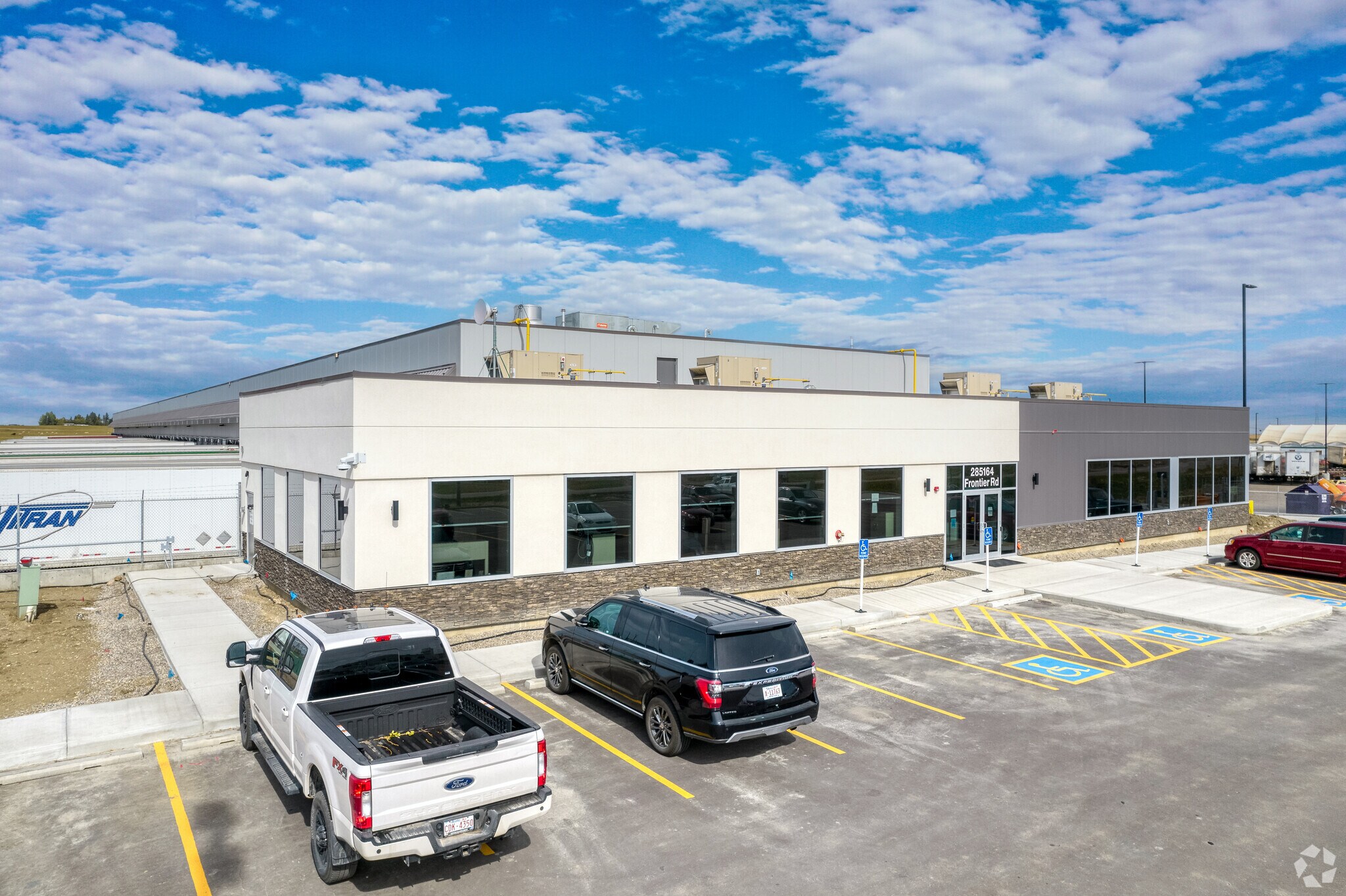 285164 Frontier Rd, Rocky View No 44, AB à louer Photo principale- Image 1 de 6