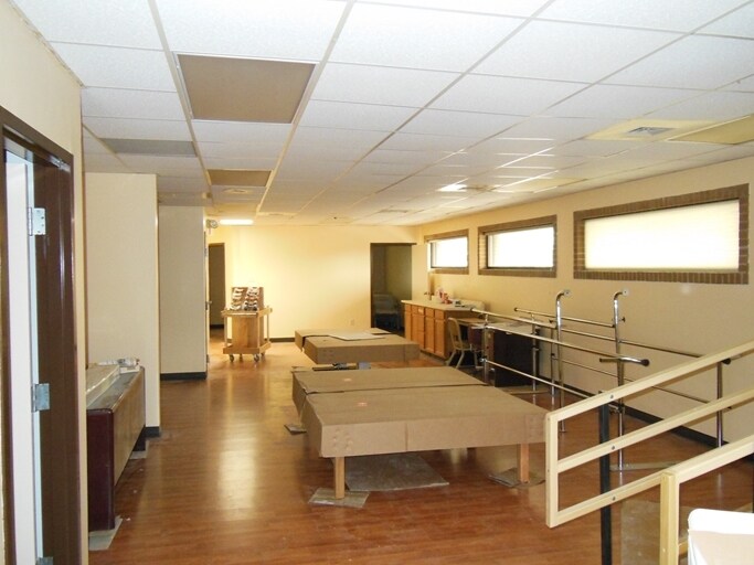 8695 Connecticut St, Merrillville, IN for sale - Interior Photo - Image 2 of 41