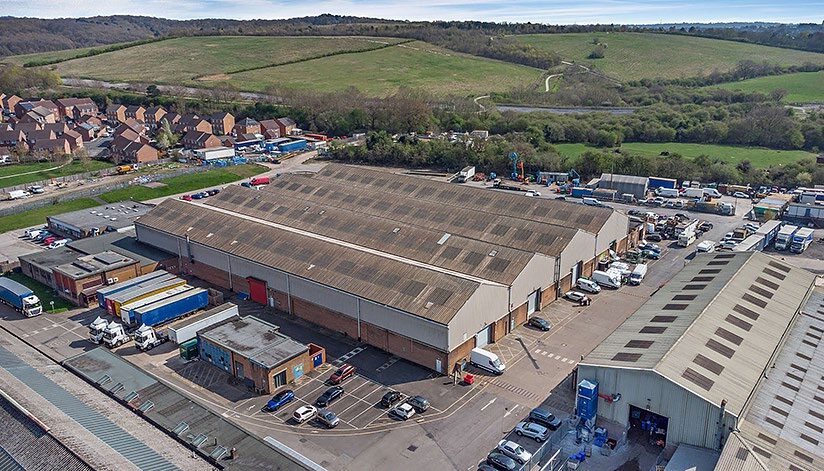 Bestwood Business Park portefeuille de 7 propriétés à vendre sur LoopNet.ca - Photo du bâtiment - Image 3 de 13