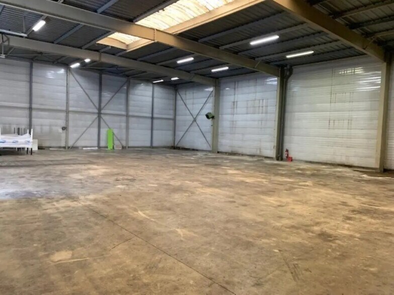 Flex dans Colombes à louer - Photo du bâtiment - Image 3 de 6