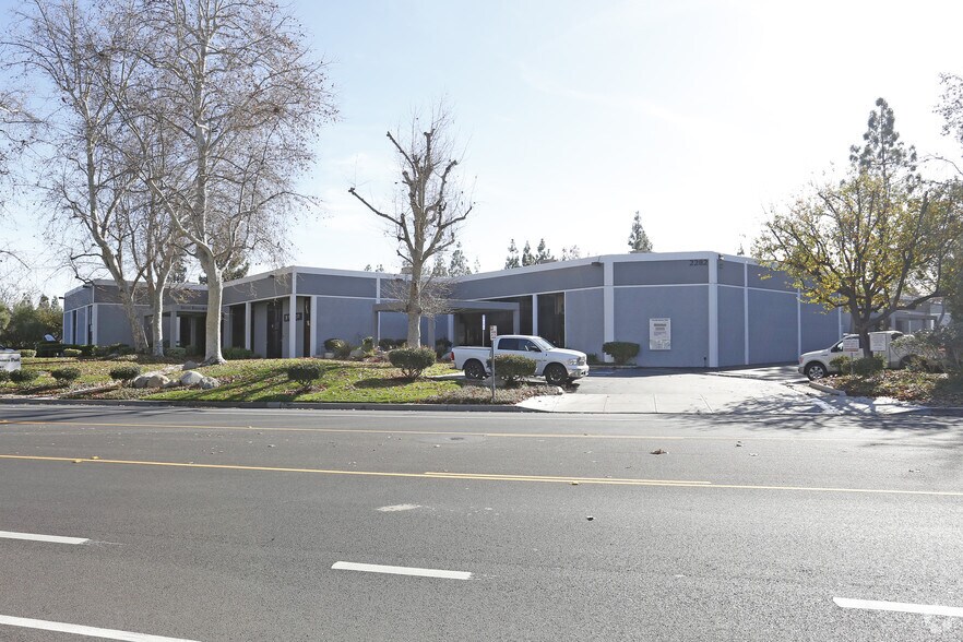 2248-2282 Townsgate Rd, Westlake Village, CA à louer - Photo du bâtiment - Image 2 de 3