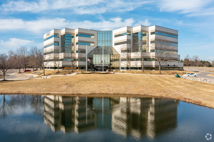 5505 Corporate Dr, Troy, MI à vendre - Photo du bâtiment - Image 1 de 1