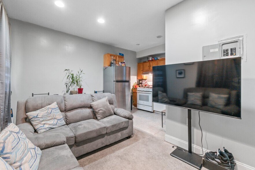 702 Homestead St, Baltimore, MD à vendre - Photo du bâtiment - Image 2 de 38