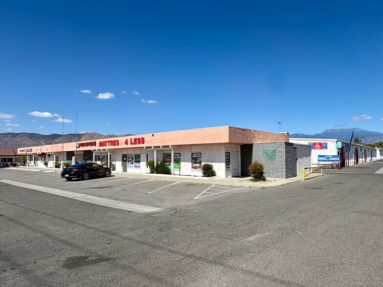980 N State St, Hemet, CA à louer - Photo du bâtiment - Image 2 de 14