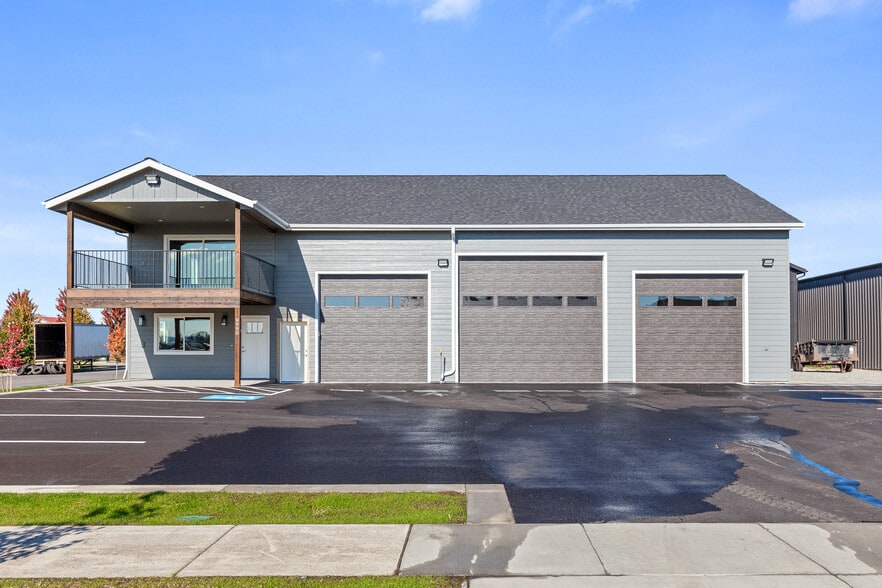 9990 N Lyle Loop, Hayden, ID for sale - Primary Photo - Image 1 of 19