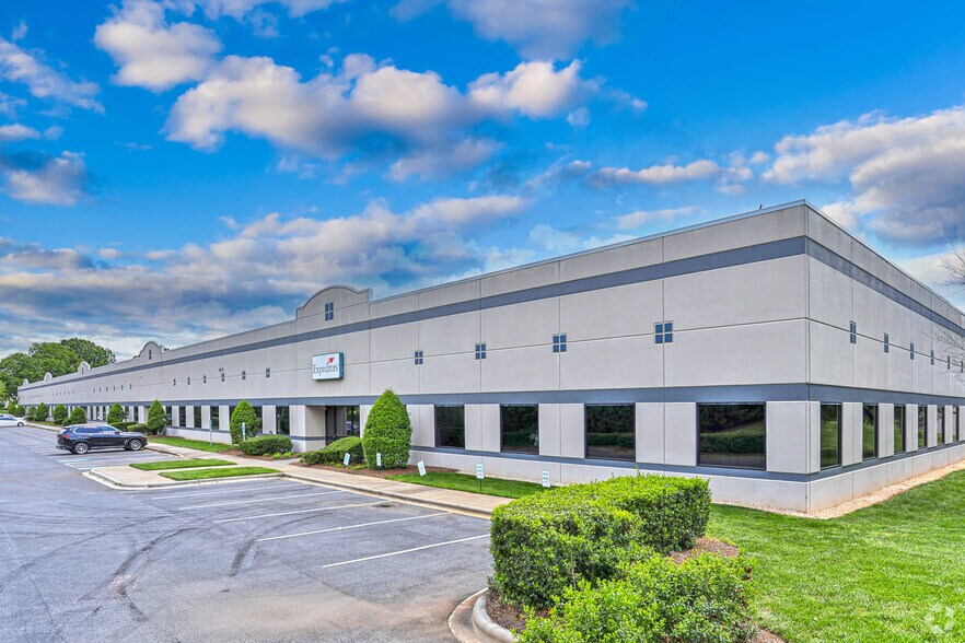 3101 Yorkmont Rd, Charlotte, NC à louer - Photo du bâtiment - Image 2 de 4