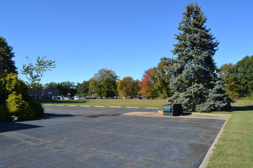 2135 Rt-35, Holmdel, NJ à vendre - Photo du bâtiment - Image 3 de 8