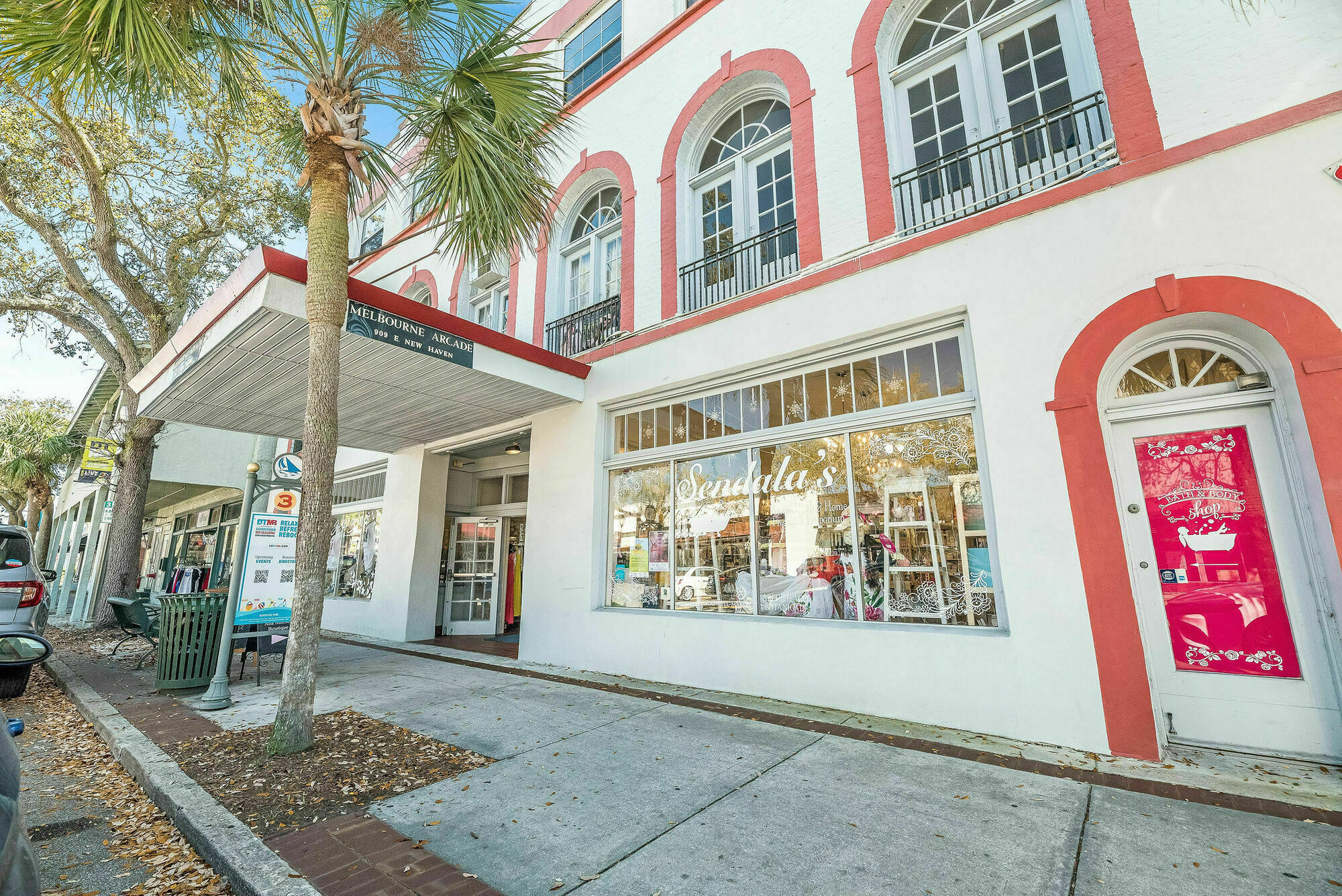 909 E New Haven Ave, Melbourne, FL à louer Photo du bâtiment- Image 1 de 27