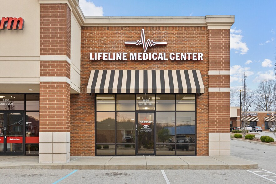 2855 Charlestown Rd, New Albany, IN à louer - Photo du bâtiment - Image 2 de 22