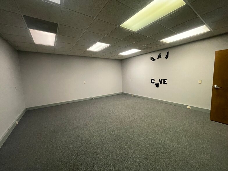 2401 Fairlane Dr, Montgomery, AL for sale - Building Photo - Image 3 of 10