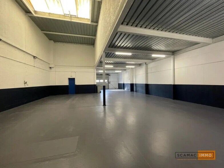 Industrial in Orly for lease - Interior Photo - Image 3 of 12