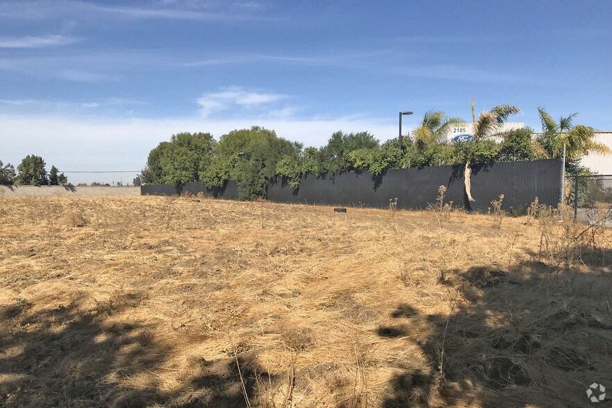 Elkins Way, Brentwood, CA à vendre - Photo du bâtiment - Image 2 de 3