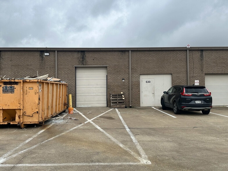 2309 Springlake Rd, Farmers Branch, TX for lease - Building Photo - Image 3 of 6