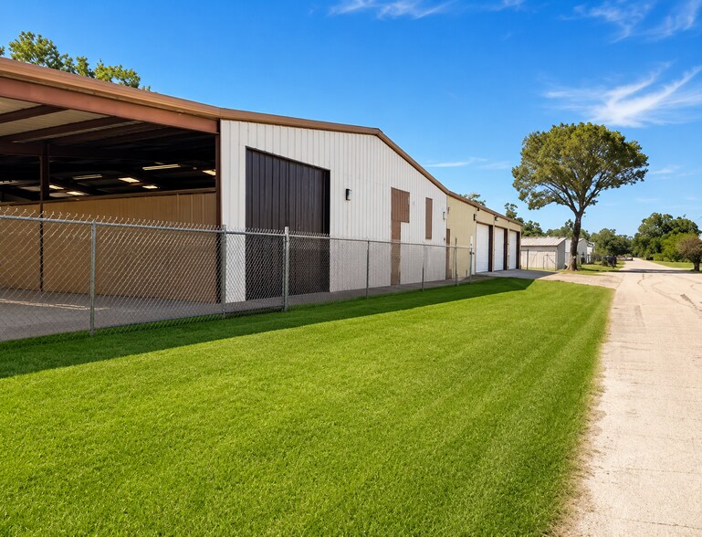 8635 E Mt Houston Rd, Houston, TX à louer - Photo du bâtiment - Image 2 de 28