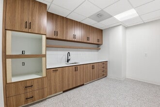 6135 Park South Dr, Charlotte, NC à louer Photo intérieure- Image 2 de 5