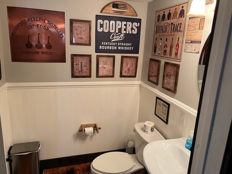 2118 Bruce Ave, Louisville, KY à vendre - Photo intérieure - Image 2 de 13