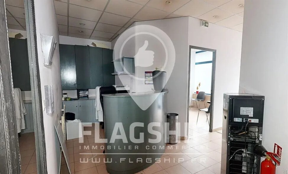 Retail in Paris for sale - Interior Photo - Image 2 of 4