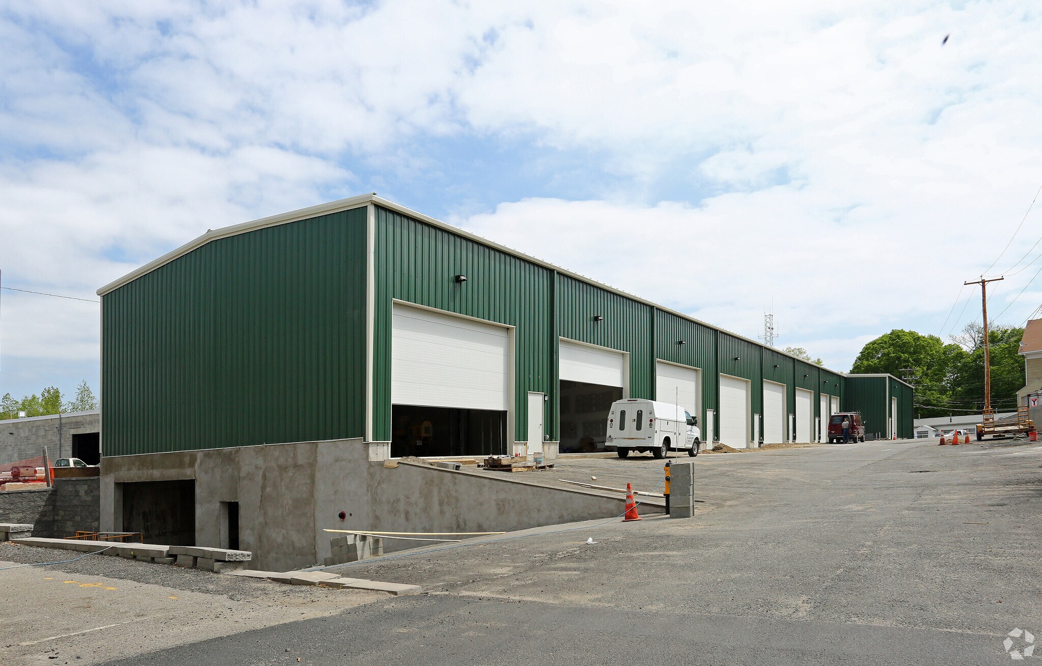 28 Summer St Condos portefeuille de 2 propriétés à vendre sur LoopNet.ca Photo principale- Image 1 de 12