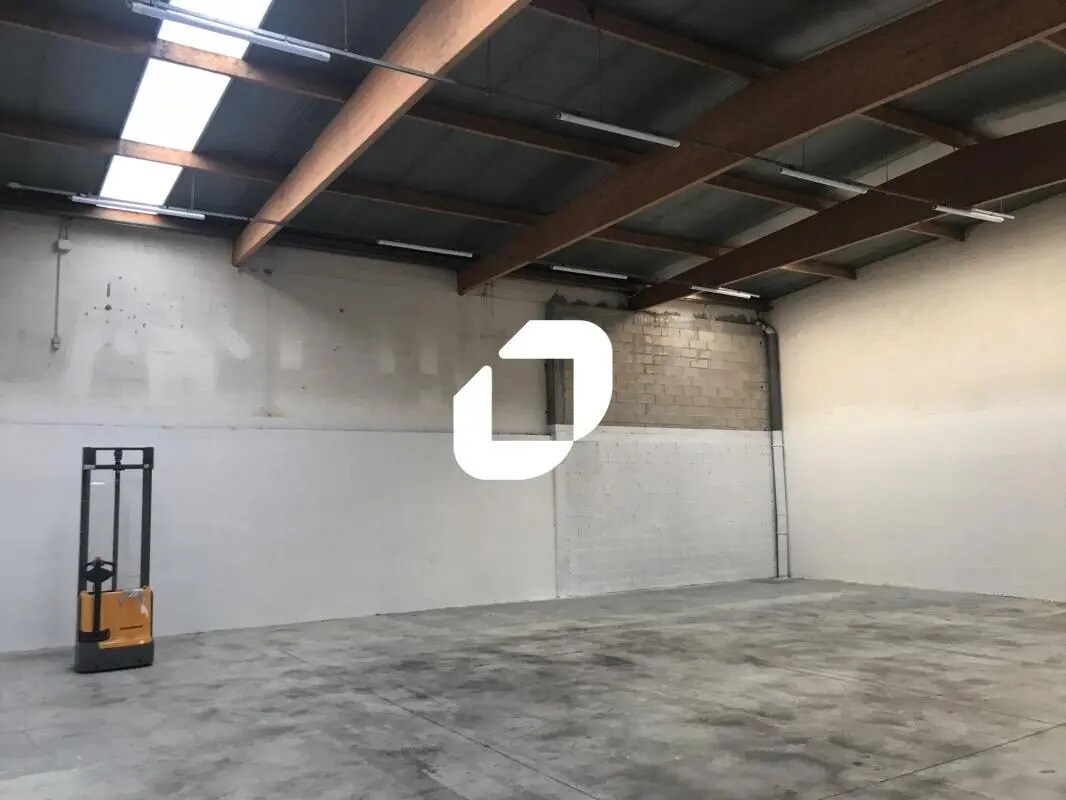 Flex in Émerainville for lease Interior Photo- Image 1 of 4