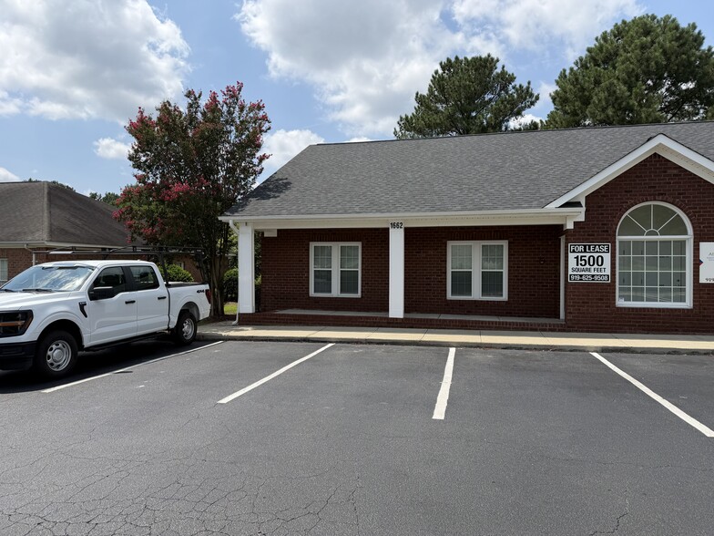 1662 E Booker Dairy Rd, Smithfield, NC for lease - Building Photo - Image 3 of 17