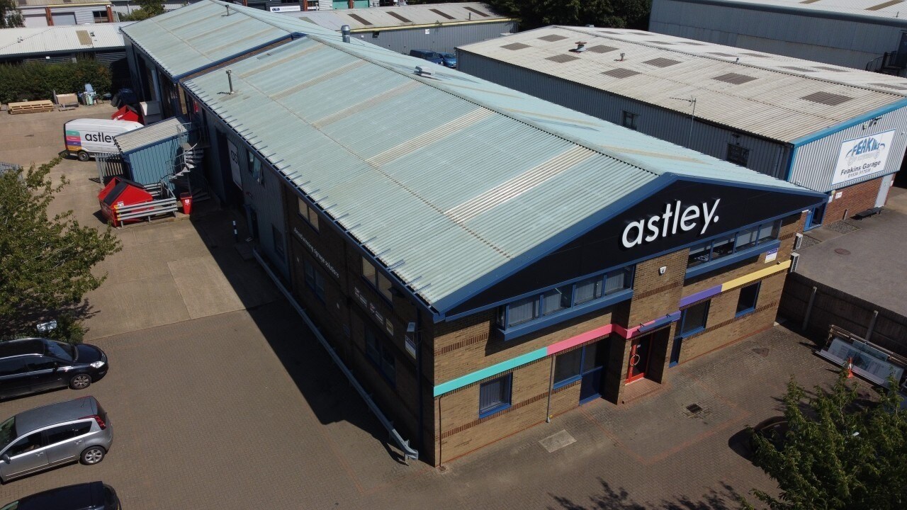 18 Linnell Way, Kettering à louer Photo principale- Image 1 de 3