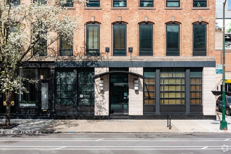 744 N Wells St, Chicago, IL à louer - Photo du bâtiment - Image 2 de 7
