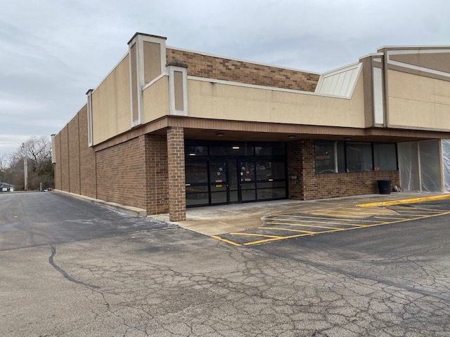 675-707 W Pershing Ave, Decatur, IL for lease - Building Photo - Image 3 of 3