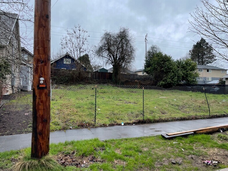 5205 SE 18th Ave, Portland, OR à vendre - Photo du bâtiment - Image 2 de 3