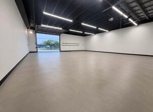 859 NE 44th St, Oakland Park, FL for lease Interior Photo- Image 2 of 6