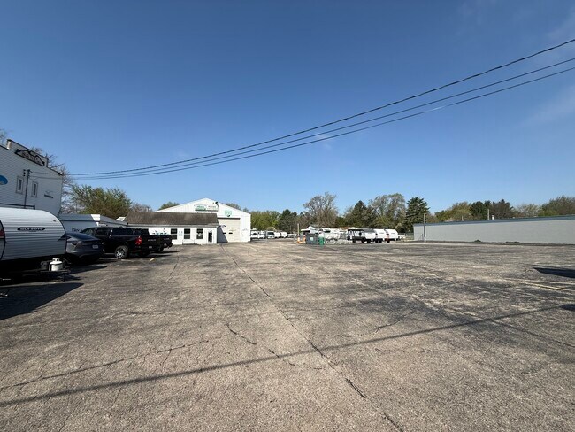 Plus de détails pour 25514 N Il Route 83, Long Grove, IL - Commerce de détail à louer