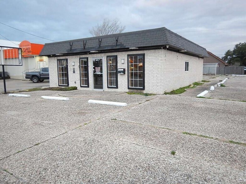 3604 Nederland Ave, Nederland, TX à vendre - Photo du bâtiment - Image 2 de 9