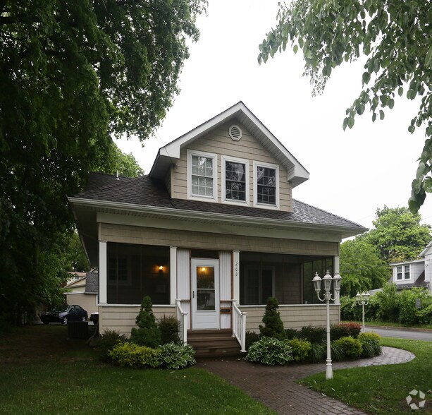 209 Main St, Port Jefferson Station, NY à louer - Photo du bâtiment - Image 3 de 11