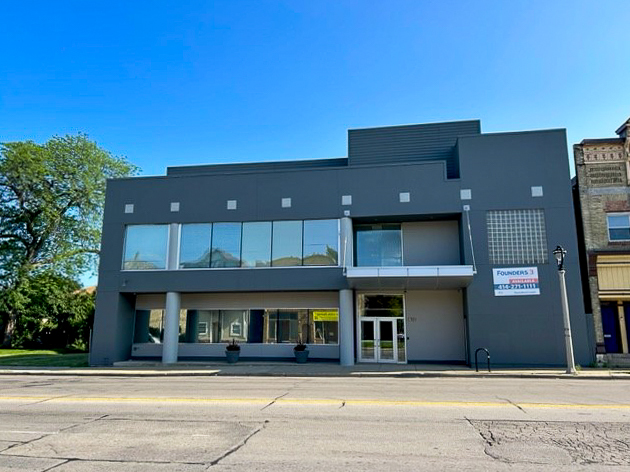 1021 W National Ave, Milwaukee, WI for lease - Building Photo - Image 1 of 1