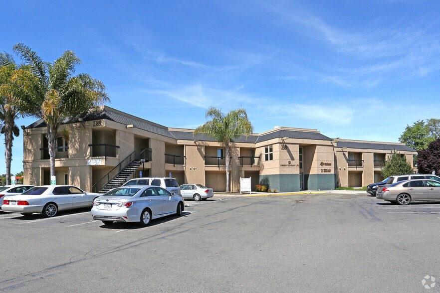 2389 W March Ln, Stockton, CA à louer - Photo principale - Image 1 de 5