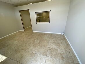 3857 Foothill Blvd, La Crescenta, CA à louer Photo intérieure- Image 2 de 11