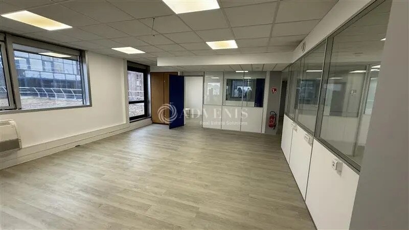 Bureau dans Noisy-le-Grand à louer - Photo du bâtiment - Image 2 de 4