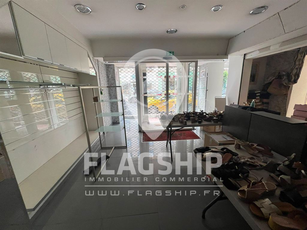 Retail in Asnières-sur-Seine for lease Interior Photo- Image 1 of 10