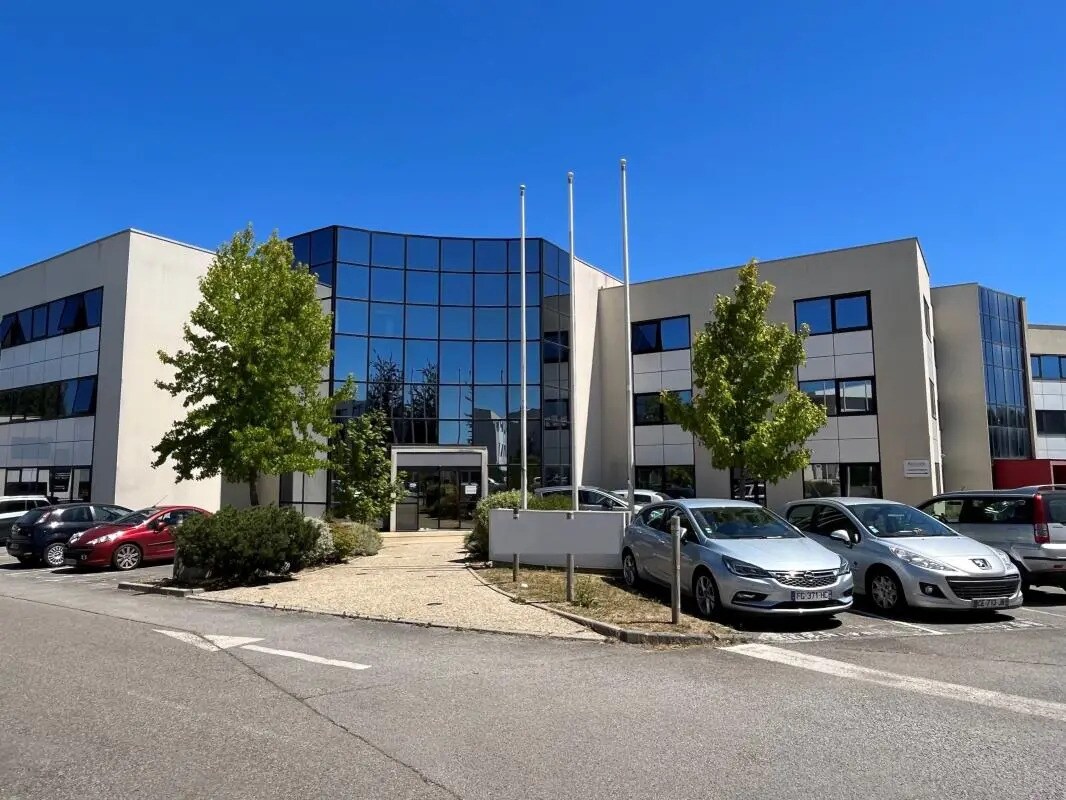 Office in Saint-Grégoire for lease Building Photo- Image 1 of 10