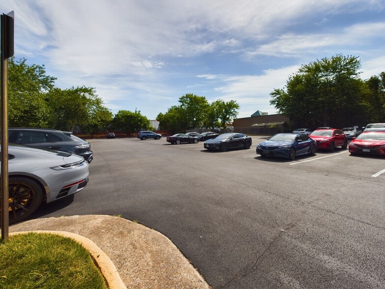 14012-14018 Sullyfield Cir, Chantilly, VA à louer - Photo du bâtiment - Image 2 de 8