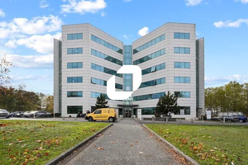 Office in Villepinte for lease - Building Photo - Image 1 of 13