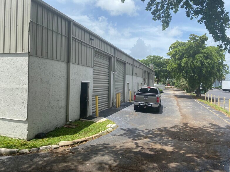 290 SW 12th Ave, Pompano Beach, FL à louer - Photo du bâtiment - Image 3 de 7