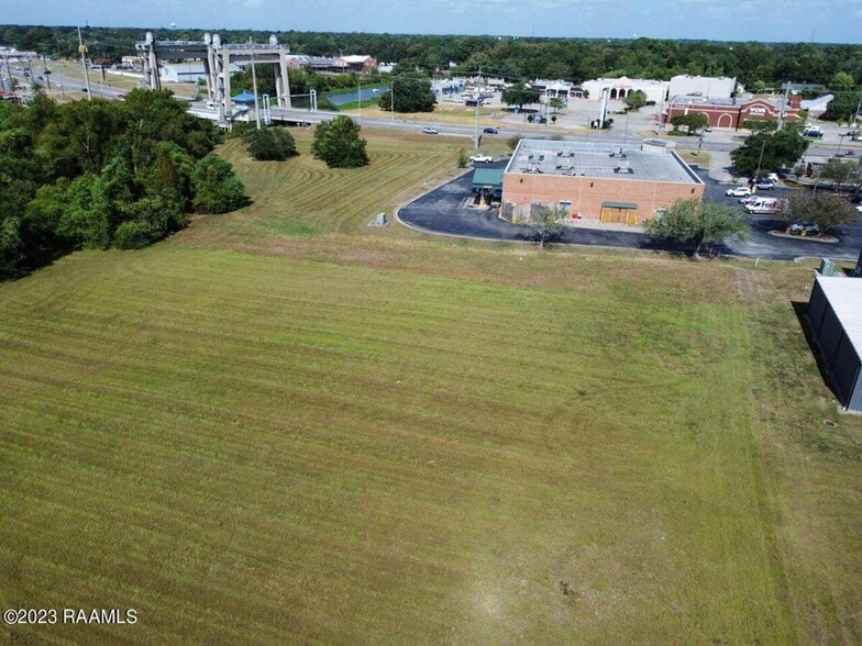 N. Lewis & Parkview St, New Iberia, LA à vendre - Aérien - Image 2 de 12