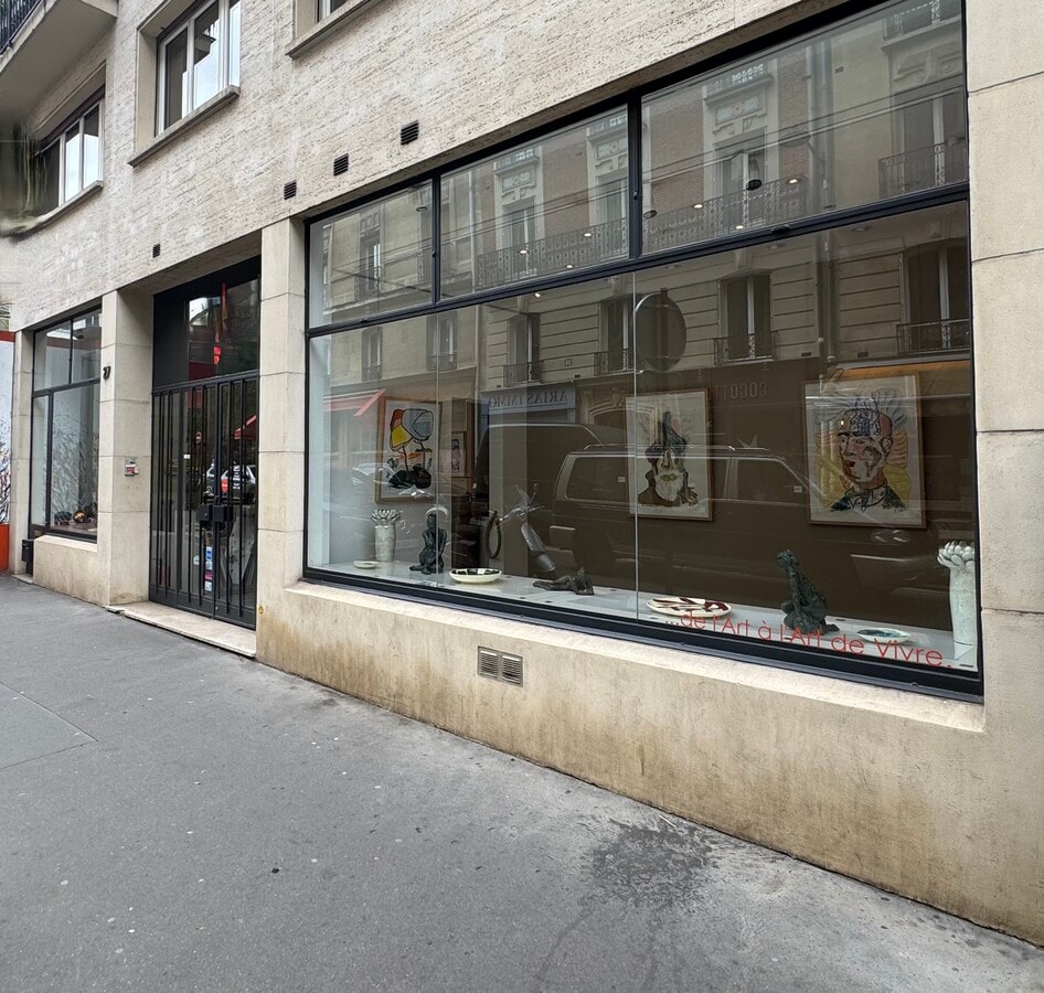 27 Rue Guersant, Paris, PAR 75017 - - - Interior Photo - Image 2 of 4