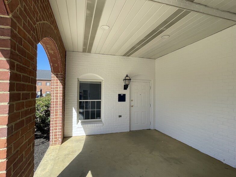 11355 Pembrooke Sq, Waldorf, MD à vendre - Photo du bâtiment - Image 3 de 4