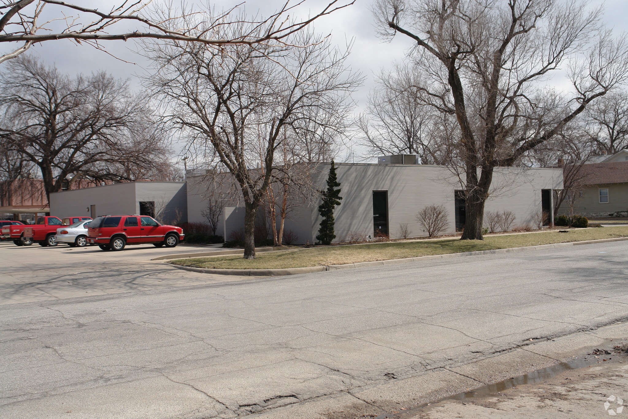 1300 E Lewis St, Wichita, KS for lease Primary Photo- Image 1 of 16