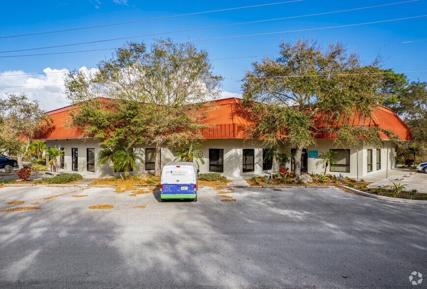 2555 Porter Lake Dr, Sarasota, FL for lease - Building Photo - Image 2 of 5