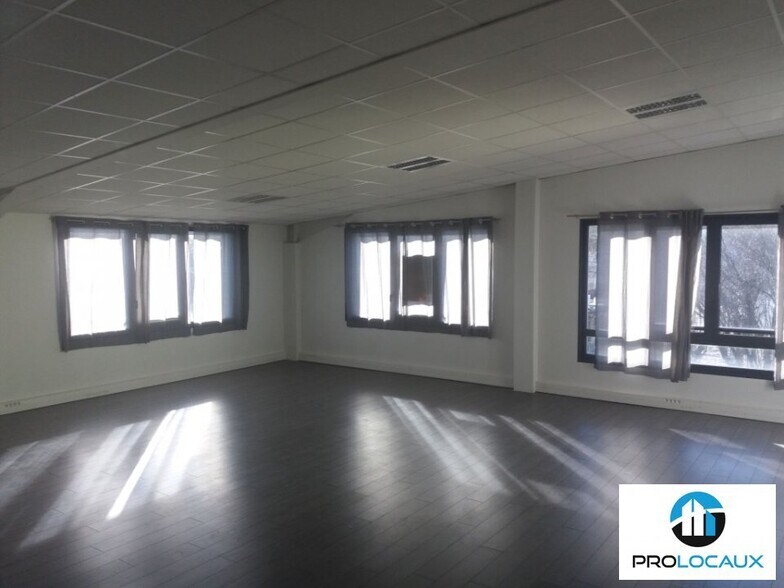 Office in Seyssins for lease - Building Photo - Image 1 of 3