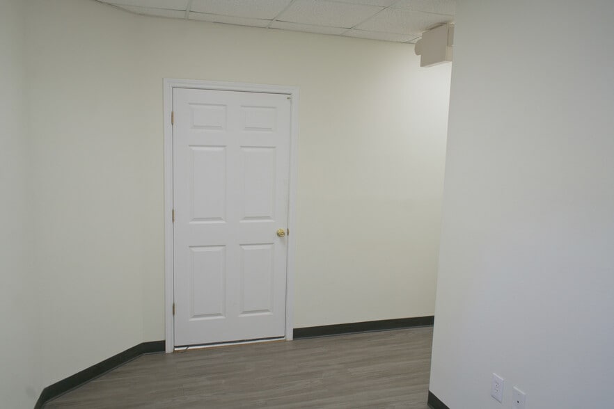 11200-B Cox Rd, Conroe, TX for lease - Building Photo - Image 3 of 7
