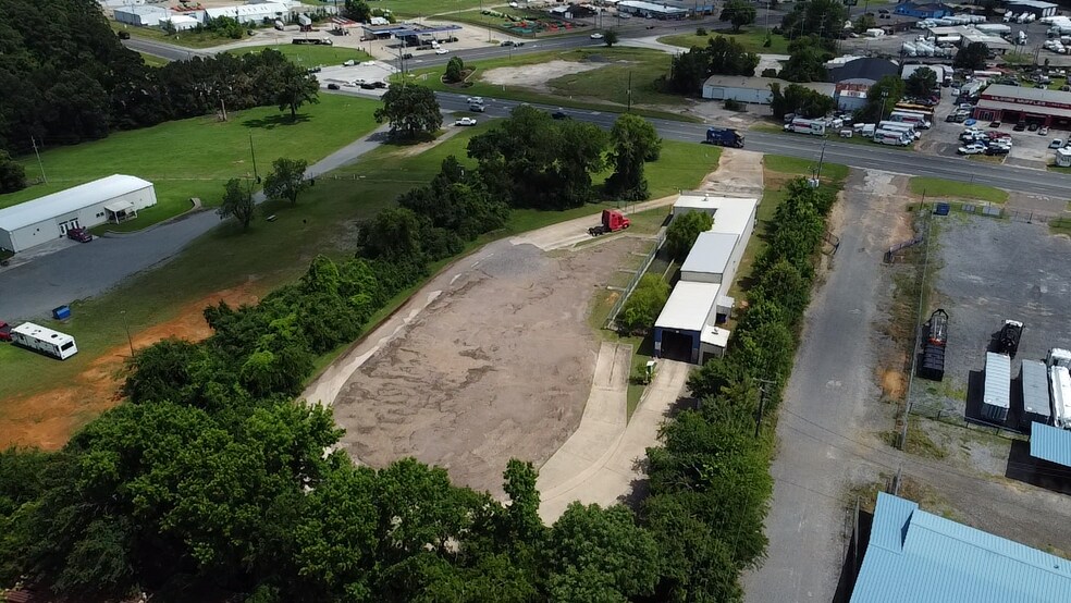 2721 E SH 31, Kilgore, TX à louer - Photo du bâtiment - Image 3 de 3