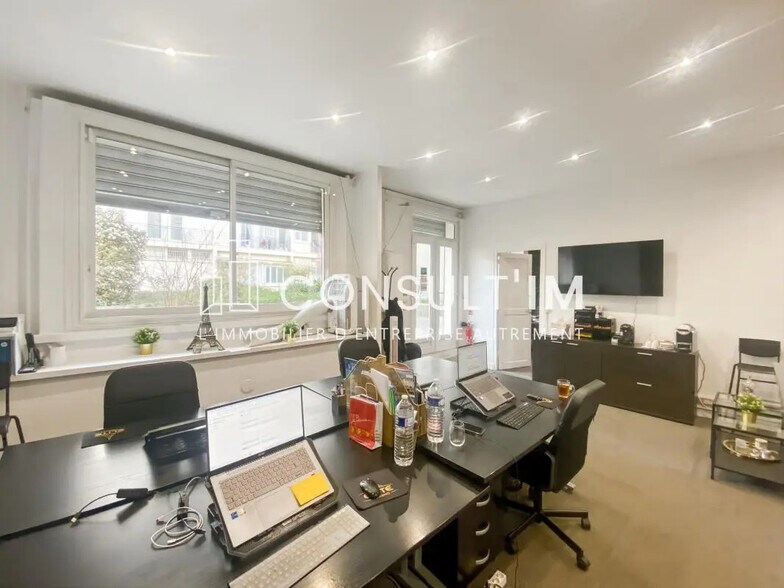 Office in Levallois-Perret for sale - Building Photo - Image 3 of 7